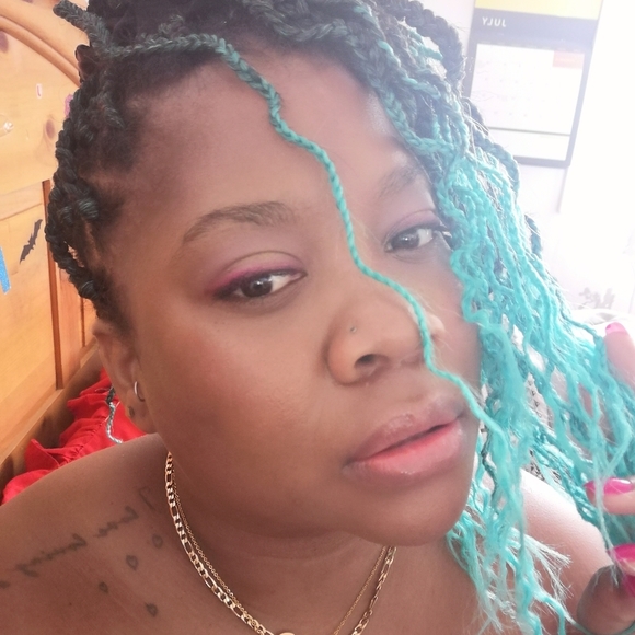 Meet your Posher, Sandi - Picture 2 of 6